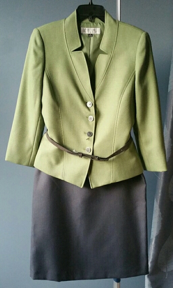 NWT Tahari Green-Gray Size 8 Skirt Suit